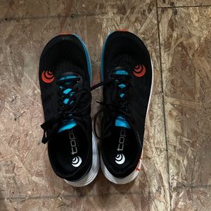 TOPO men's specter 9.5